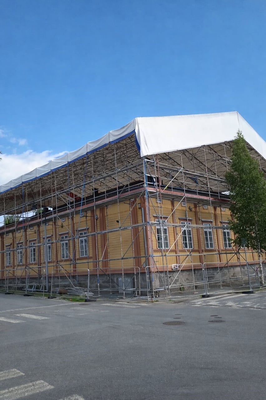 Sääsuojarakennelma